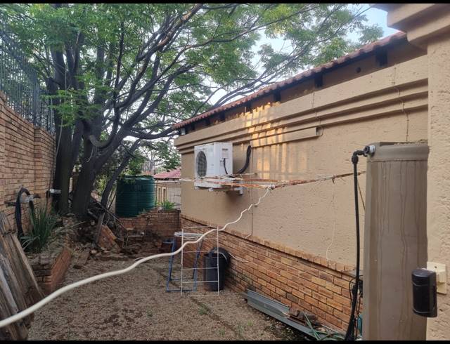 3 BEDROOM TOWNHOUSE FOR SALE IN SAFARI GARDENS